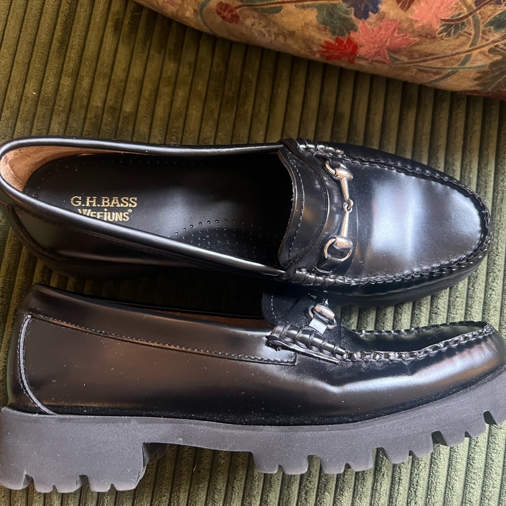 GH Bass Weejuns Black Leather Loafer, 8 - Picture 2 of 5